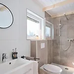 Apartment In - Tinyhouse